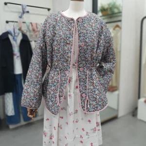 써스데이아일랜드하프기장 퀼팅 라운드 점퍼 T252MJP322W_CA2547231