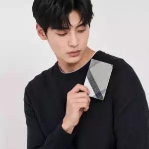 버버리 SS25 남성 체크 폴딩 카드지갑 8089531 MS BATEMAN CJ1 A3888