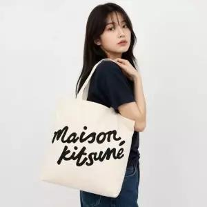 메종키츠네 PW05124WW9042 P700 핸드라이팅 로고 에코백
