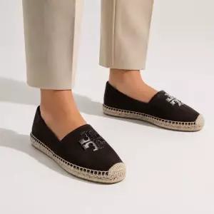 토리버치 ELEANOR ESPADRILLES 169623-201) 엘레노어 에스파듀 플랫 로퍼)