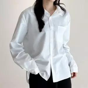 여성 위아 베이직 포켓 무지 화이트 긴팔 상의 여자