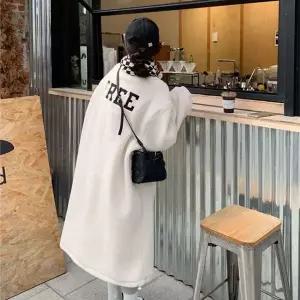 [하프클럽/셀럽하우스]FREE자수 후리스 더 롱 양털코트