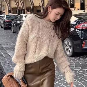여자 소프르 라운드넥 빅 꽈배기 케이블 패턴 캐주얼 외출 긴팔 니트티셔츠 얇은 날씬해보이는 골지레이어