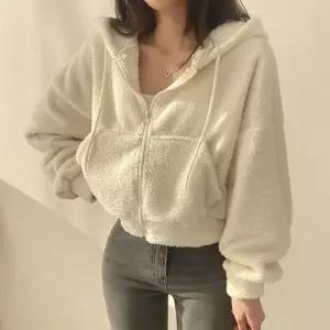 셀럽하우스 양털후드집업 크림색 가벼운점퍼 양털점퍼 후리스 자켓 뽀글이자켓