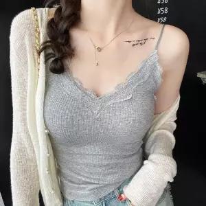 [라일리여성의류] Rly DA-1008932 캡 나시 레이스 브이넥 골지