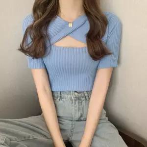 셀럽하우스 니트 크롭 이너티 여름 브이넥 하늘색 반팔티 풀오버