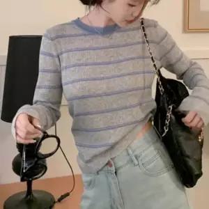 셀럽하우스 스트라이프 풀오버 긴팔 루즈핏 니트티 데일리룩 가을 데이트룩 캐주얼