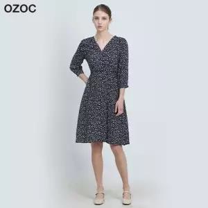 [오조크(OZOC)] 플라워 패턴 브이넥 원피스 (택가격 119000원)