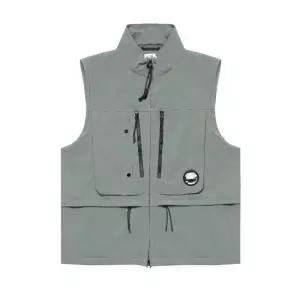 CP컴퍼니 CP COMPANY Chrome-R Utility Vest 16CMOW105A 005968A 627) 크롬-R 유틸리티 베스트)