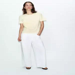 ZARA 텍스처드 플라워 티셔츠 - 노랑 4805/032/300