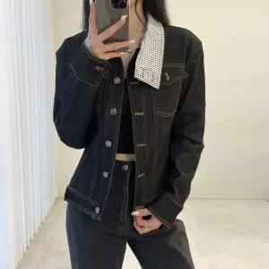 여자 베이직핏 자수 폴라넥 주머니 블랙진 격자 청자켓