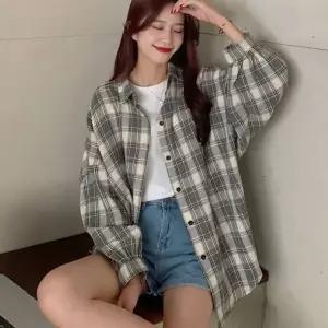 [VCMNCGAR]패턴 박시핏 여자기모맨투맨티셔츠 여리 셔츠