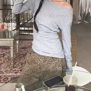 코티부티 오프숄더 티셔츠 면티 원숄더티셔츠