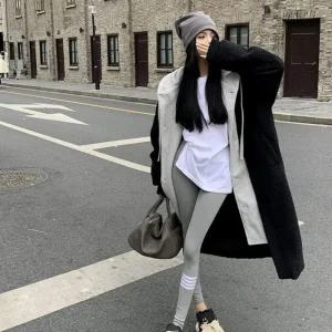 양털롱코트 도톰 소재 일체형 후드 단추 기장 여성 아우터