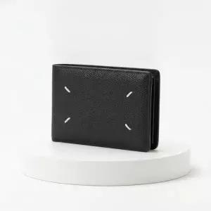 [메종마르지엘라]MAISON MARGIELA 26SS 시그니처 스티치 코인포켓 반지갑 SA3UI0007 P4745 T8013 1025884