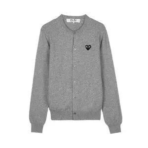 (꼼데가르송) 공용 블랙하트 와펜 가디건 AX N023 051 LIGHT GREY