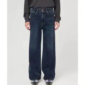 GUESS 남성 블루M 뉴와이드 팬츠 MN5D1103MN5D1103