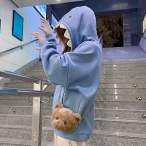 남성겨울 오버핏 티남자 기모 캠핑옷 귀여운 티셔츠 데일리 티 상어