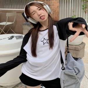 여자 핏좋은 여유핏 나그랑 배색 별 라운드넥 롱소매티셔츠