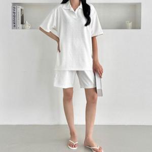 남녀공용 여리한 3컬러 볼록 엠보싱 숏소매셔츠 반바지 구성