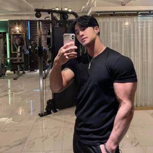 머슬핏티셔츠 머슬핏 머슬티셔츠 머슬핏반팔 머슬핏카라티 남성티셔츠 남친룩