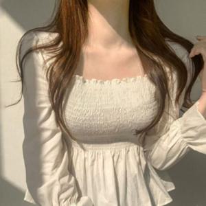 프릴 스모크 블라우스 페미닌룩 데일리룩 데이트룩 캐주얼룩 여성 의류 퍼프 소매 밴딩