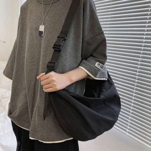 넉넉한 수납 남성 여성 데일리 외출 반달 크로스백 캐주얼 슬링백 이어폰 홀더힙색 자전거