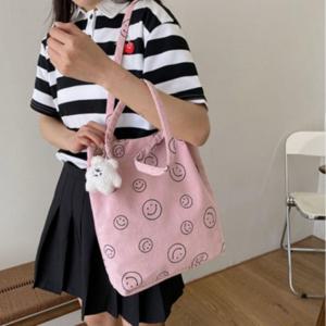 스마일 키링 코듀로이 숄더백 페미닌룩 데일리룩 데이트룩 캐주얼룩 여성 의류