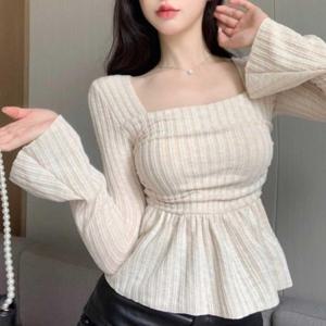 스퀘어넥 슬림 긴팔 티셔츠 여성 의류 모임룩 패션 연말 코디 데이트 겨울 여행옷 클럽