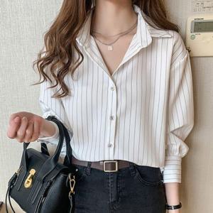 여자 모던 핏 세로 스트라이프 9부 세련된 셔츠 여성 긴팔 블라우스 셔링 카라 리본