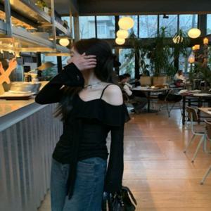 티셔츠 여자 프릴 긴팔 오프숄더 여성상의 프릴티셔츠 원오프숄더 여성티셔츠