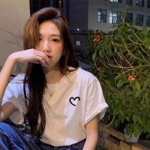 입술넥티 기본티 흰반팔티 여자박스티 여자반팔티 면티 데일리티