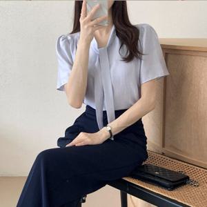 여성 라벤더 블라우스 리본 반팔 오피스룩