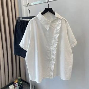 느슨한 디자인과 대각선 버클 캐주얼 패션 코튼 화이트 셔츠와 여성을위한 여름 반팔 셔츠