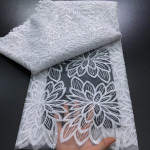 화이트 프렌치 메쉬 Tulle 레이스 원단 2025 고품질 5 야드 아프리카 장식 조각 레이스 원단 여성을위한 우아한 웨딩 드레스 A4043