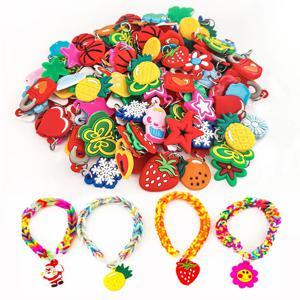 48pcs 펜 던 트 DIY 다채로운 Loom 고무 밴드 팔찌 쥬얼리 구슬 만들기 장난감 다채로운 동물 꽃 구슬 무작위 스타일 2023