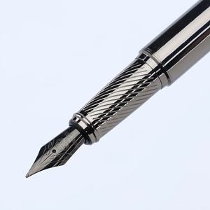 1개 실버 그레이 고급 비즈니스 만년필, 이리듐 펜촉 중간 크기 0.5mm. 학교 교실, 사무실, 일상 필기용으로