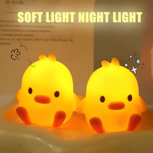 부드러운 빛과 분위기 침실 Bedhead 밤 빛 미니 수면 빛을 가진 크리 에이 티브 LED 노란색 오리 데스크탑 책상 램프