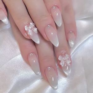 24pcs 달콤한 고양이 눈 손톱에 프렌치 프레스 다이아몬드 지적 3 차원 활 매듭 여성과 소녀를위한 착용 가능한 손톱 아몬드 네일