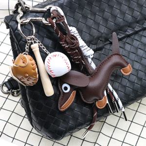 크리 에이 티브 귀여운 소시지 개 PU 가죽 펜던트 Miu 바람 가방 펜던트 자동차 키 체인 장식 옷걸이 선물 도매