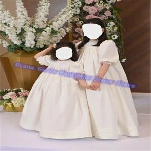 럭셔리 세례 첫 성찬식 가운 하프 슬리브 새틴 솜털 꽃 소녀 드레스 웨딩 볼 생일 파티 이브닝 ​​가운