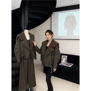 여성용 따뜻한 울 퍼머 오버사이즈 두꺼운 코트 겨울 패션 인조 모피 칼라 패딩 재킷 허리끈 스트리트웨어 시크 탑