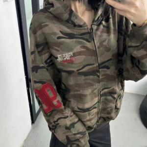 스트리트웨어 카모플라주 캐주얼 후드티 하라주쿠 레터 자수 펑크 재킷 여성 Y2K 에스테틱 포켓 캐주얼 그런지 스웨트셔츠