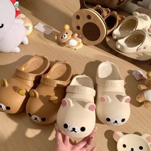 여성용 2025 신상 야외복 여름 미끄럼 방지 냄새 방지 3D 곰 슬리퍼 캐주얼 만화 캐릭터 덮개형 슈즈 PVC 플랫 힐