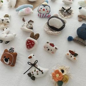 새로운 디자인 귀여운 펭귄 곰 토끼 브로치 한국 플러시 원단 동물 핀 어린이 소녀들을 위한 달콤한 만화 브로치 의류 장식