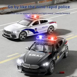 1:32 시뮬레이션 BMW M8 경찰차 자동차 모델 사운드와 라이트 포함 고급 시뮬레이션 어린이 선물 컬렉션 어린이 선물