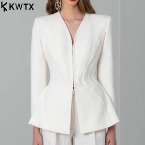 KWTX 2026 신상 여성용 화이트 칼라리스 블레이저, 구조적인 어깨 웨이브 스티칭 허리 조절 재킷 스타일 오피스룩