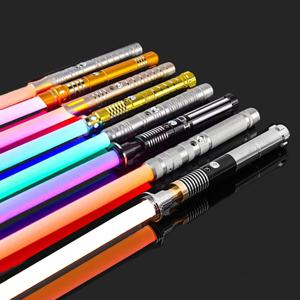 RGB 메탈 광선검 듀얼 스무스 스윙 레이저 검 사브르 데 루즈 16색 변환 5가지 사운드 FOC 레이브 플래싱 장난감