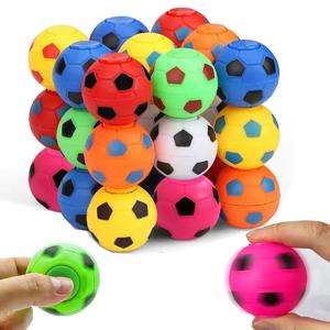 10/30pcs 어린이를위한 미니 Fidget Spinner 축구 공 장난감, 축구 파티 호의 Goodie Bag Stuffer, 회전식 축구 손가락 스트레스 공