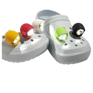 2PCS LED 신발 조명 야간 라이드를위한 매력 장식 액세서리 하이킹 개 산책 신발 매력 악어에 대한 미니 헤드 라이트